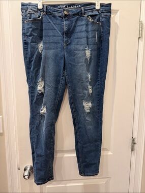 Love & Legend Distressed Skinny Jeans in Dark Blue